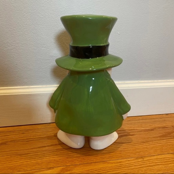 Rae Dunn Ceramic KISS ME Leprechaun Gnome. NEW IN BOX. - Picture 2 of 7